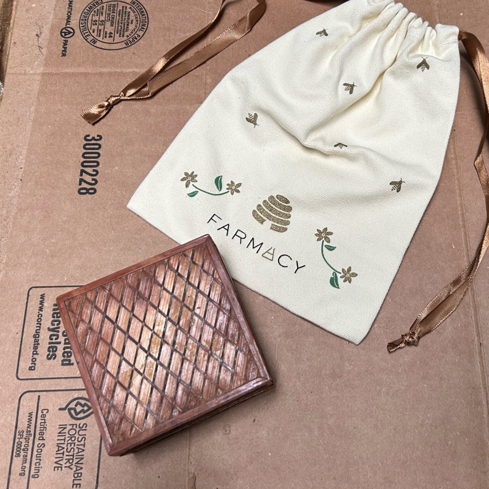 Farmacy Bag w wood box